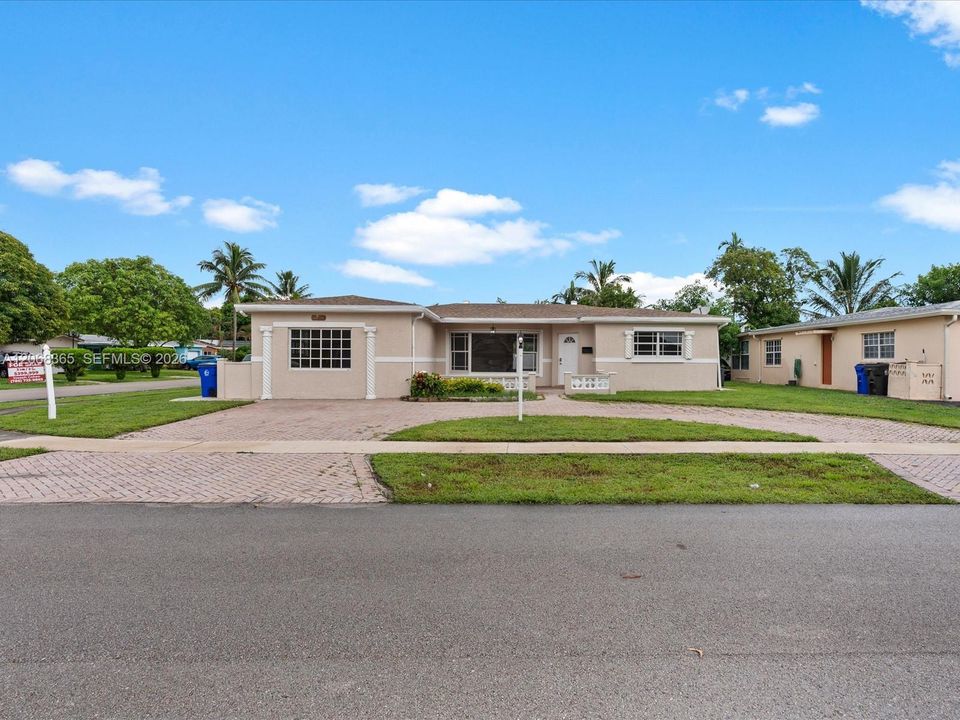 Activo con contrato: $419,999 (3 camas, 2 baños, 1851 Pies cuadrados)