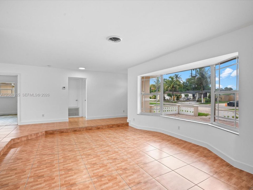 Activo con contrato: $419,999 (3 camas, 2 baños, 1851 Pies cuadrados)