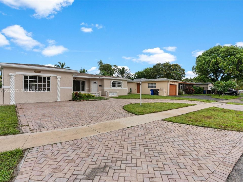 Activo con contrato: $419,999 (3 camas, 2 baños, 1851 Pies cuadrados)