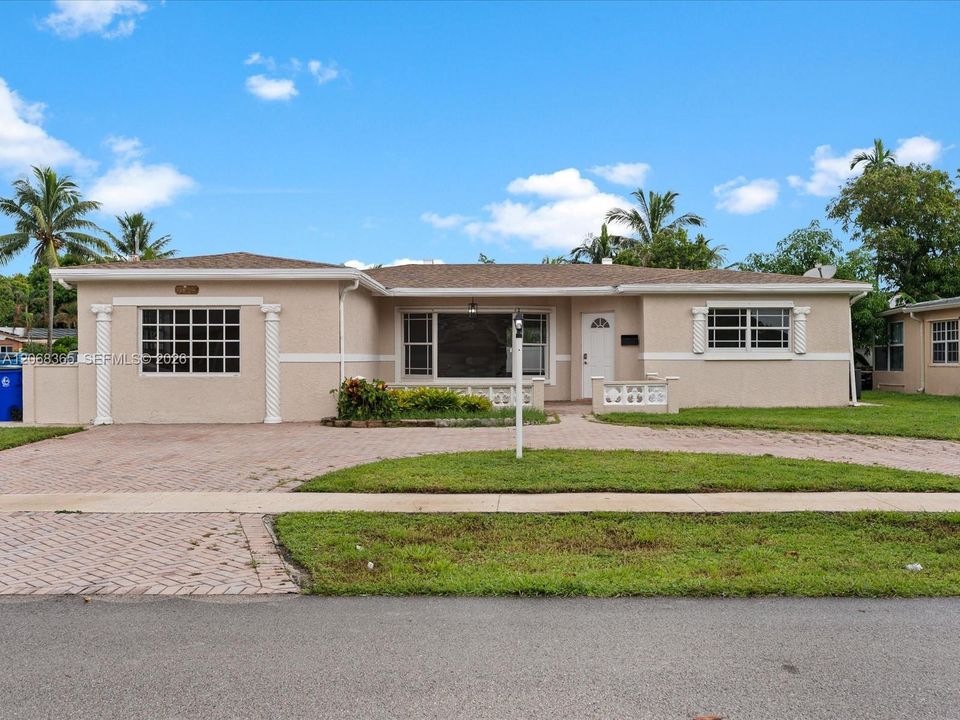 Activo con contrato: $419,999 (3 camas, 2 baños, 1851 Pies cuadrados)