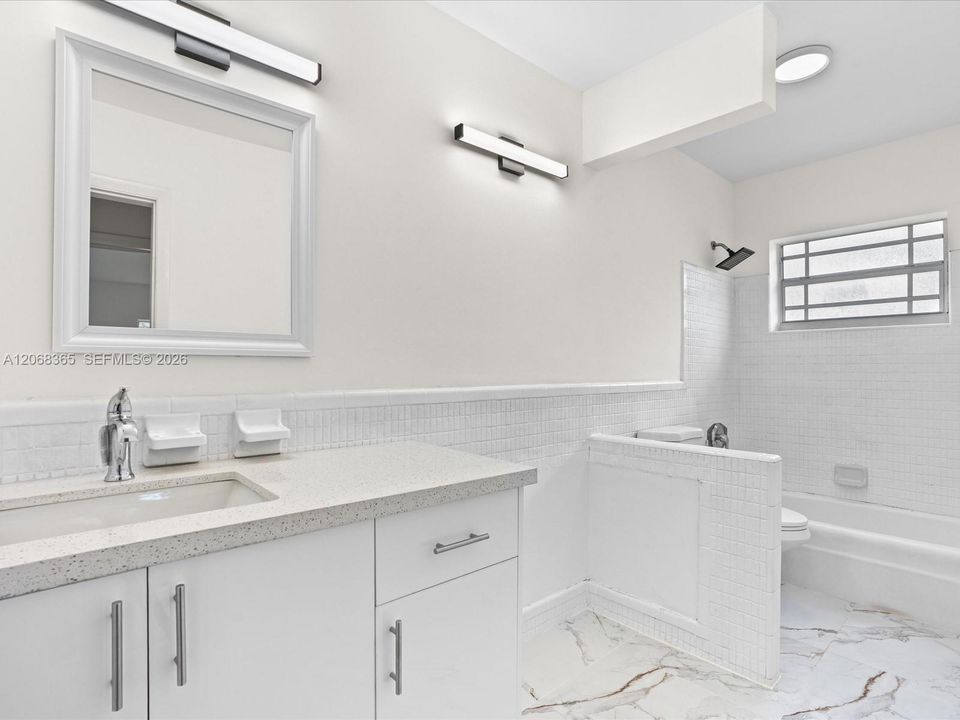 Activo con contrato: $419,999 (3 camas, 2 baños, 1851 Pies cuadrados)