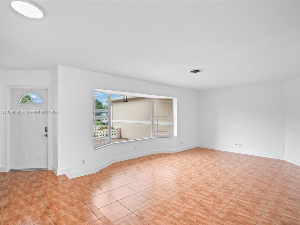 Activo con contrato: $419,999 (3 camas, 2 baños, 1851 Pies cuadrados)