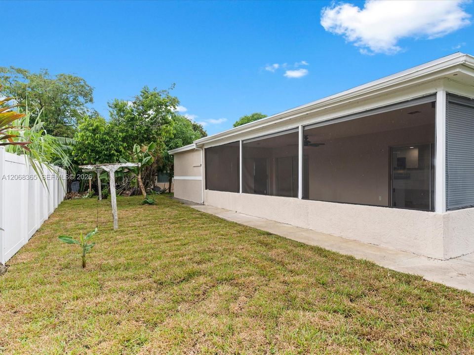 Activo con contrato: $419,999 (3 camas, 2 baños, 1851 Pies cuadrados)