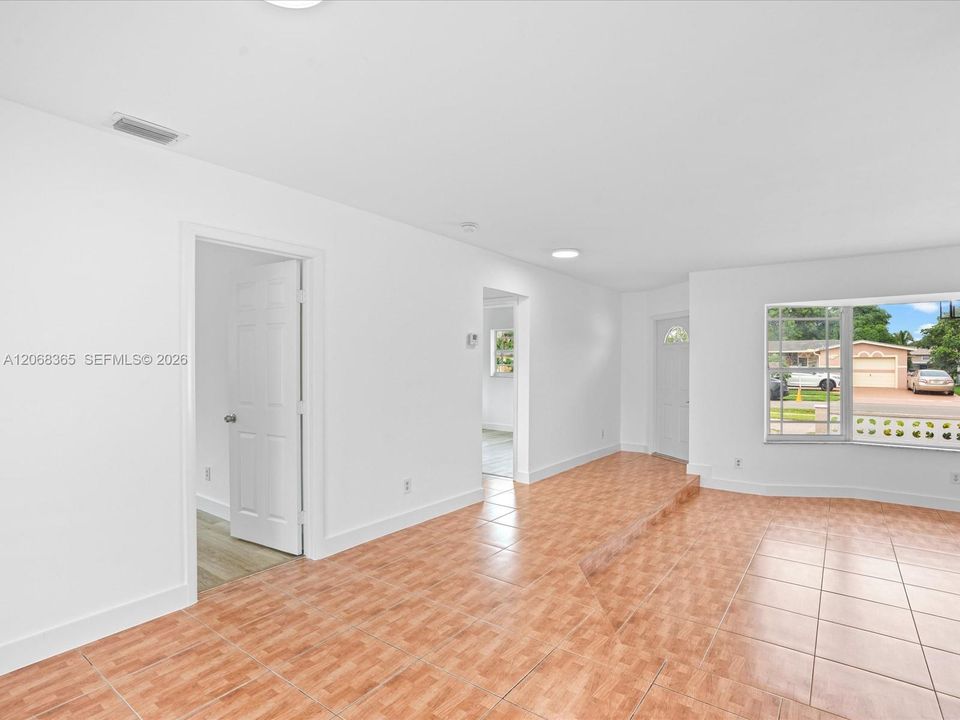 Activo con contrato: $419,999 (3 camas, 2 baños, 1851 Pies cuadrados)
