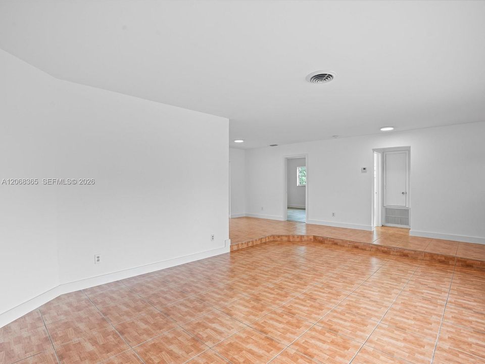 Activo con contrato: $419,999 (3 camas, 2 baños, 1851 Pies cuadrados)