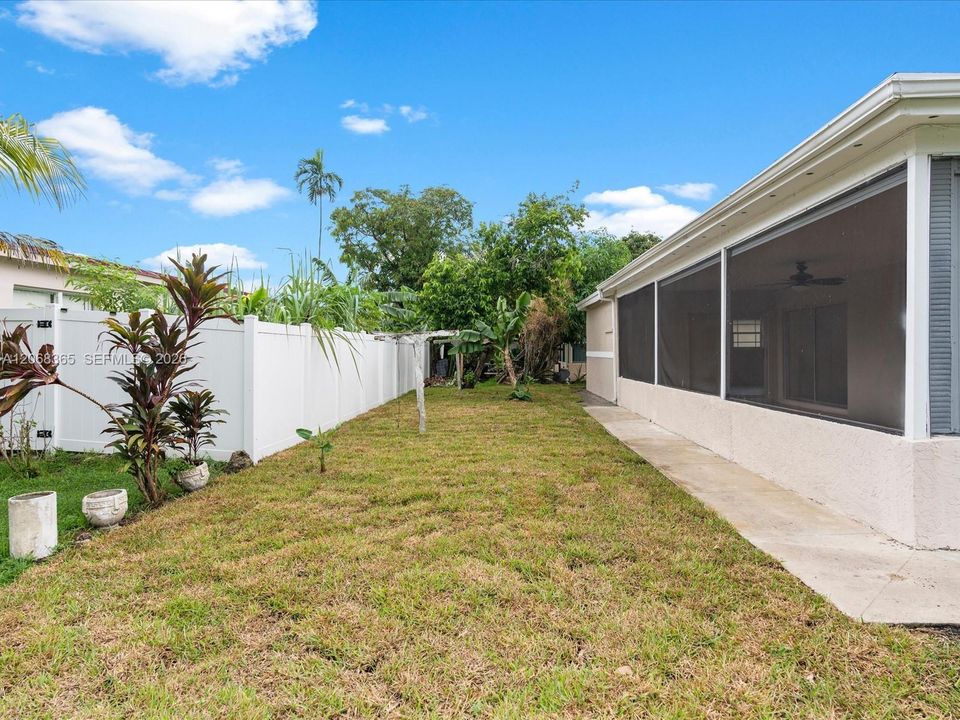 Activo con contrato: $419,999 (3 camas, 2 baños, 1851 Pies cuadrados)