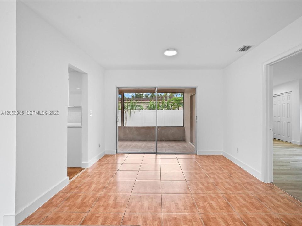 Activo con contrato: $419,999 (3 camas, 2 baños, 1851 Pies cuadrados)