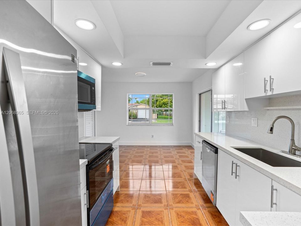 Activo con contrato: $419,999 (3 camas, 2 baños, 1851 Pies cuadrados)