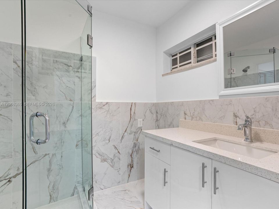 Activo con contrato: $419,999 (3 camas, 2 baños, 1851 Pies cuadrados)