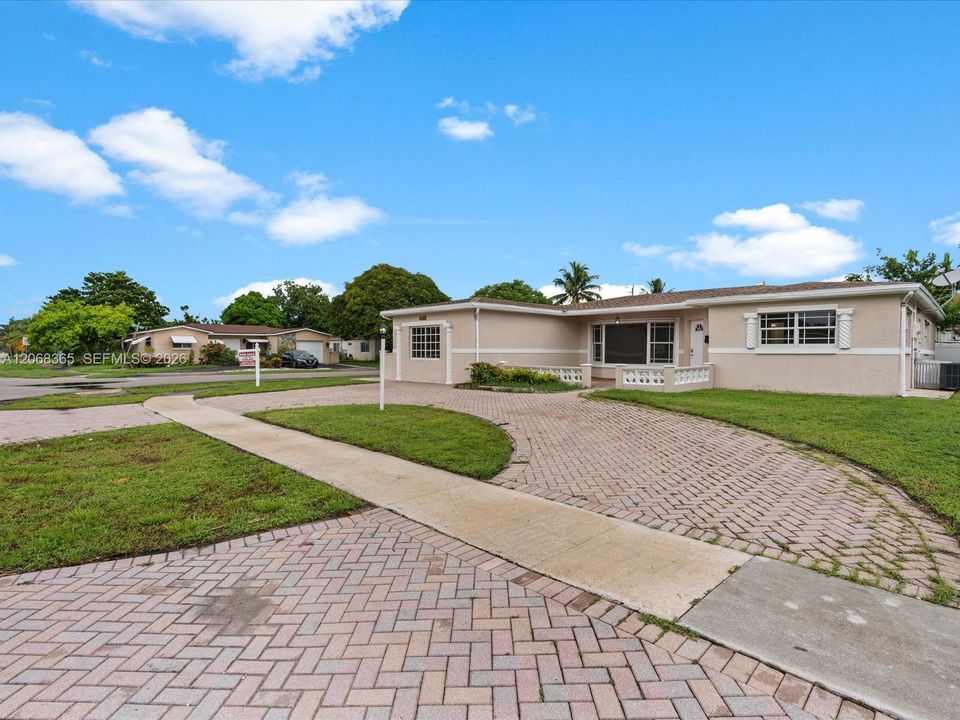 Activo con contrato: $419,999 (3 camas, 2 baños, 1851 Pies cuadrados)