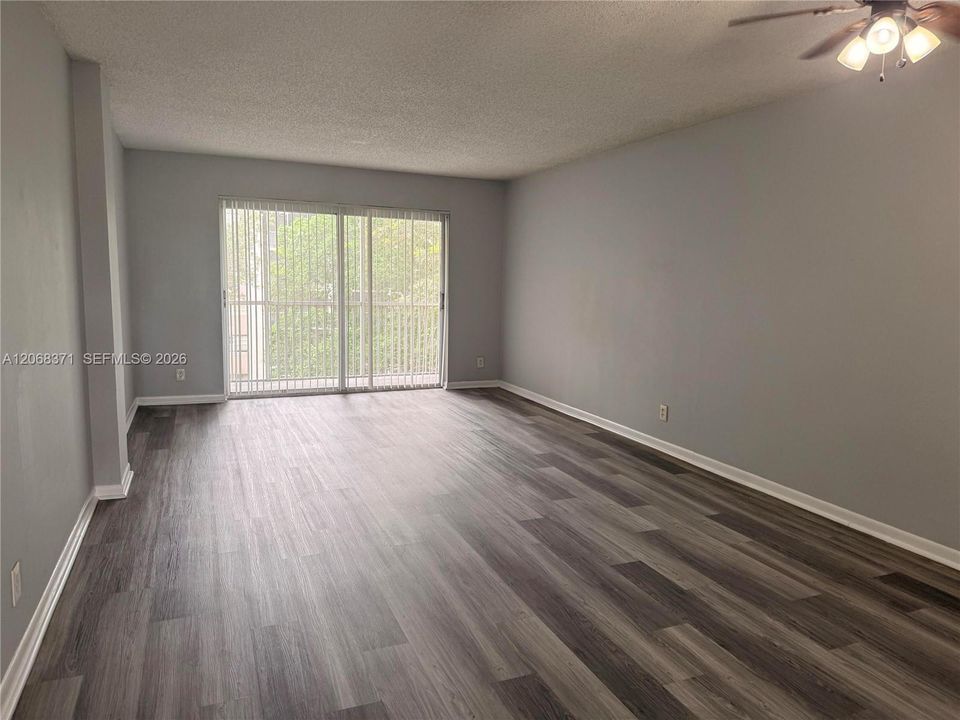 For Rent: $1,625 (1 beds, 1 baths, 835 Square Feet)