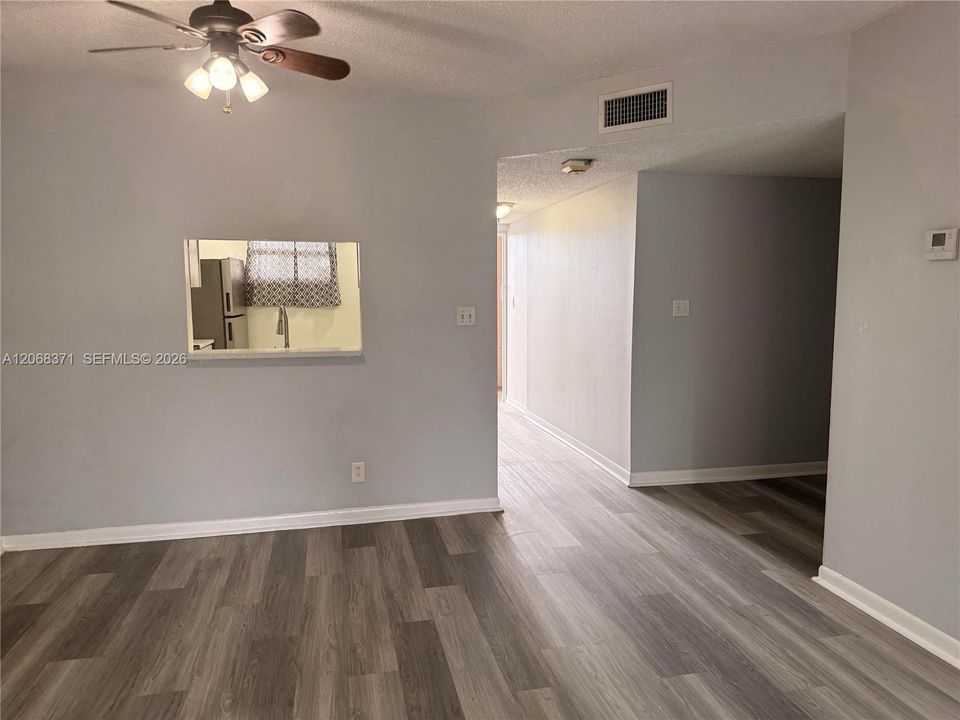 For Rent: $1,625 (1 beds, 1 baths, 835 Square Feet)