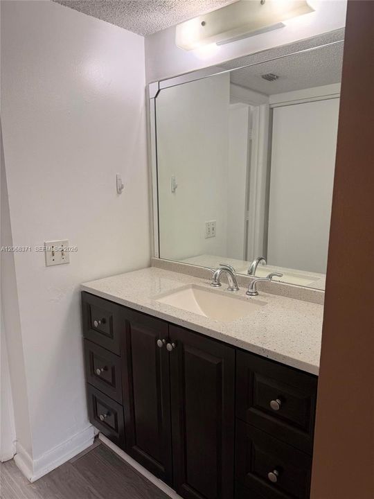 For Rent: $1,625 (1 beds, 1 baths, 835 Square Feet)