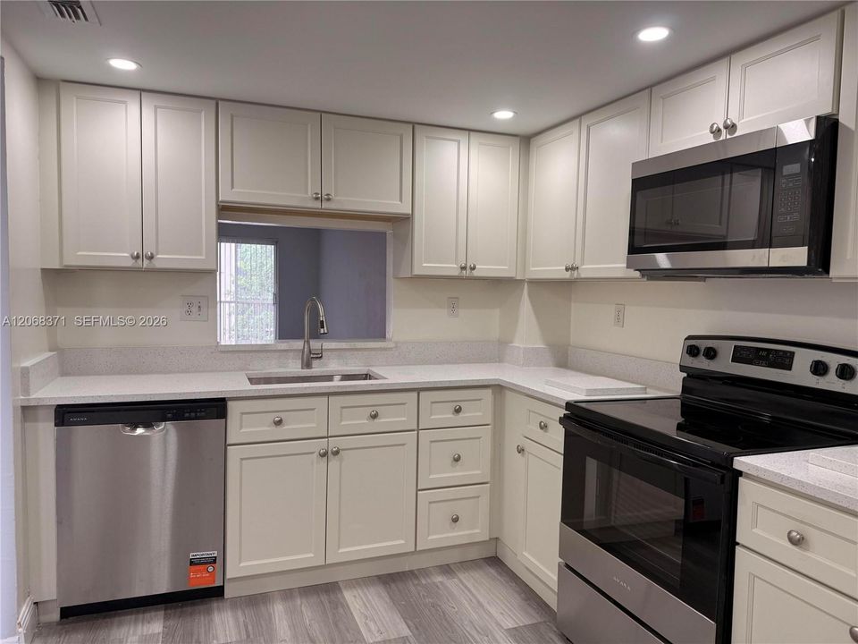 For Rent: $1,625 (1 beds, 1 baths, 835 Square Feet)