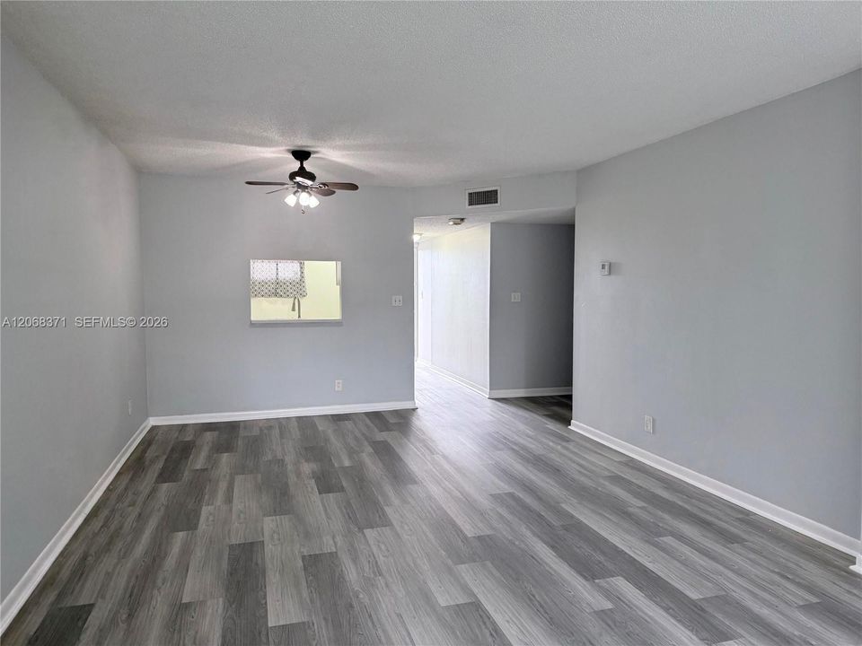 For Rent: $1,625 (1 beds, 1 baths, 835 Square Feet)