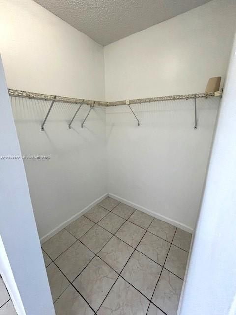 For Sale: $325,000 (3 beds, 2 baths, 1025 Square Feet)