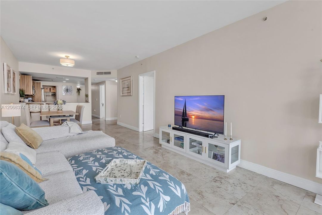 En Venta: $550,000 (2 camas, 2 baños, 1145 Pies cuadrados)