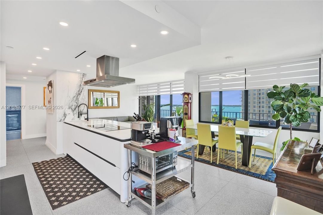 For Sale: $500,000 (2 beds, 2 baths, 1377 Square Feet)