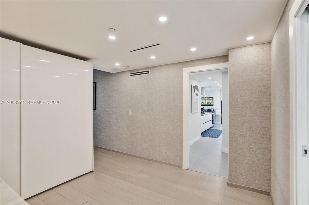 For Sale: $500,000 (2 beds, 2 baths, 1377 Square Feet)
