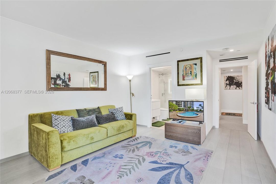 For Sale: $500,000 (2 beds, 2 baths, 1377 Square Feet)