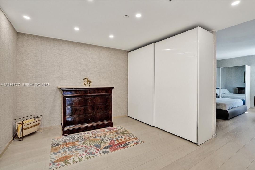 For Sale: $500,000 (2 beds, 2 baths, 1377 Square Feet)