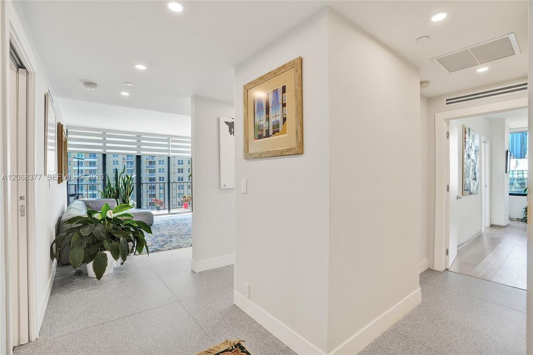 For Sale: $500,000 (2 beds, 2 baths, 1377 Square Feet)