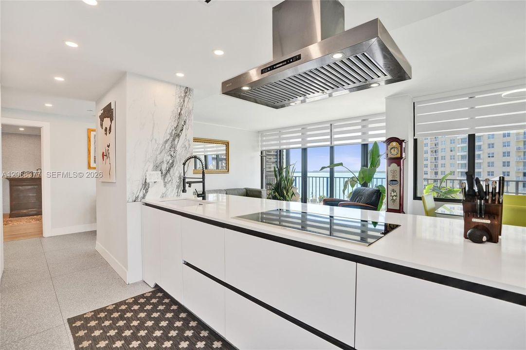 For Sale: $500,000 (2 beds, 2 baths, 1377 Square Feet)