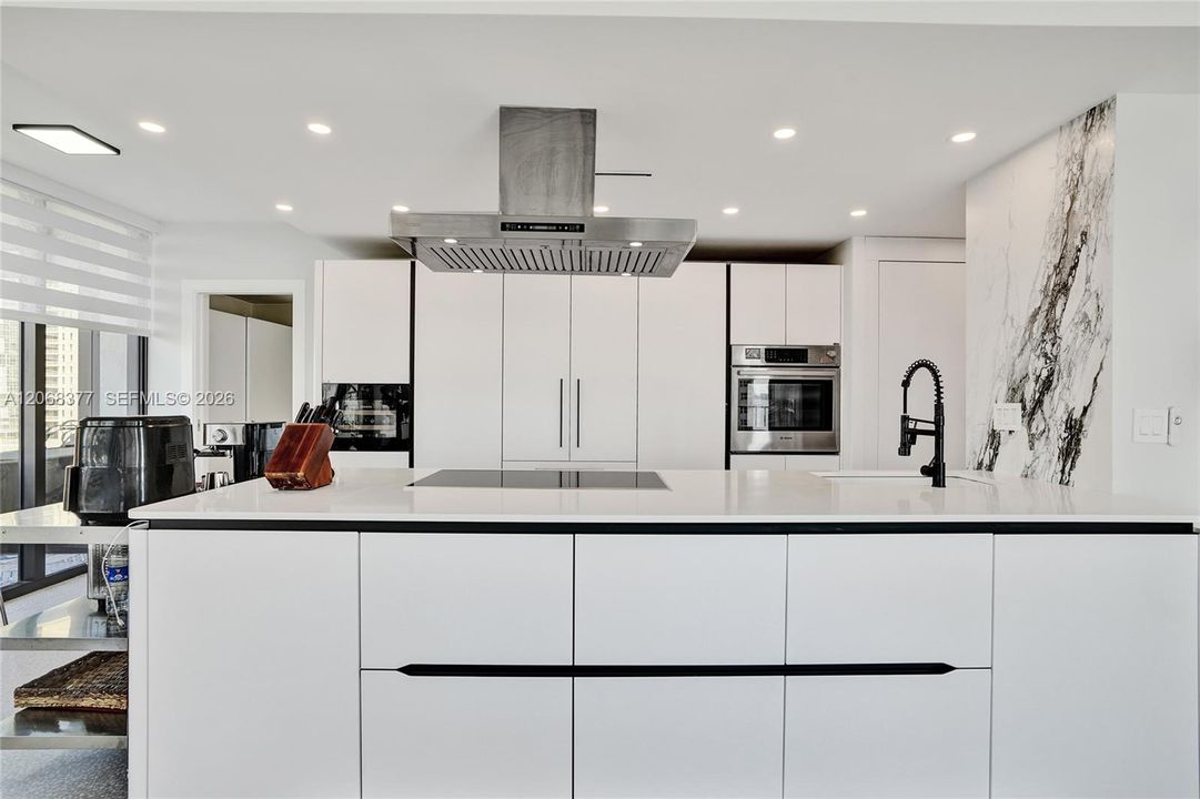 For Sale: $500,000 (2 beds, 2 baths, 1377 Square Feet)