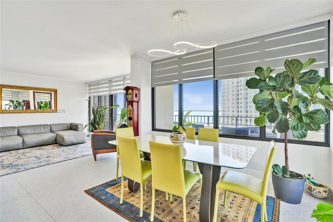For Sale: $500,000 (2 beds, 2 baths, 1377 Square Feet)
