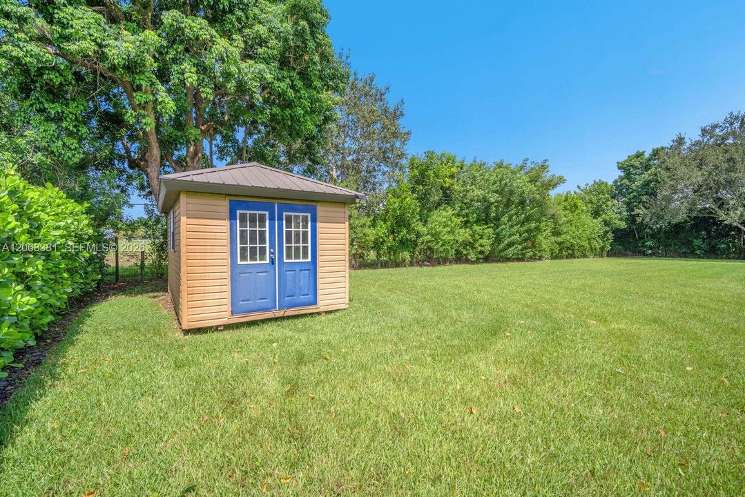 For Sale: $1,300,000 (4 beds, 3 baths, 2590 Square Feet)
