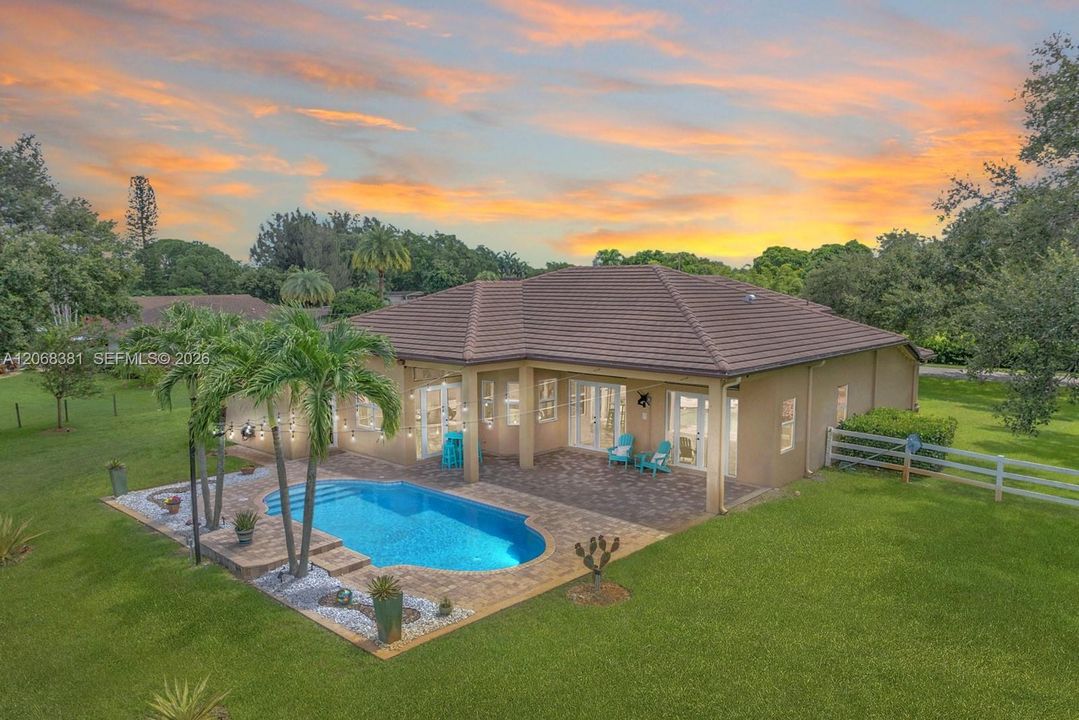 For Sale: $1,300,000 (4 beds, 3 baths, 2590 Square Feet)