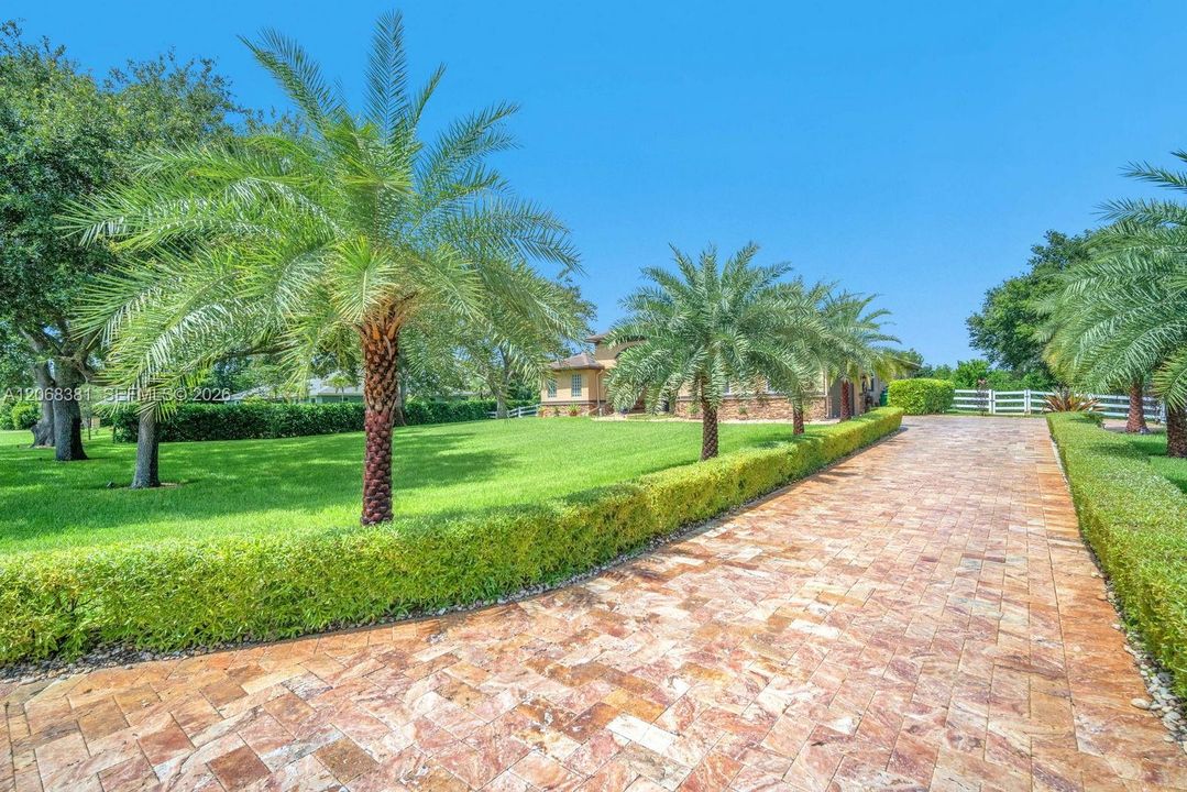 For Sale: $1,300,000 (4 beds, 3 baths, 2590 Square Feet)