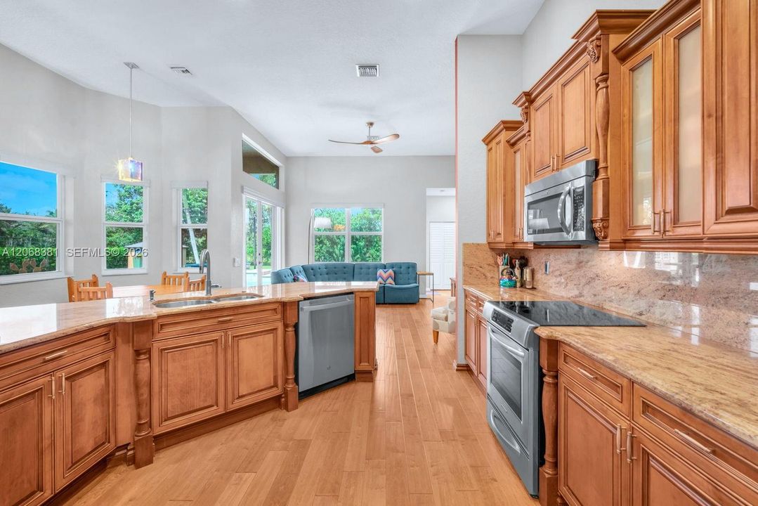 For Sale: $1,300,000 (4 beds, 3 baths, 2590 Square Feet)