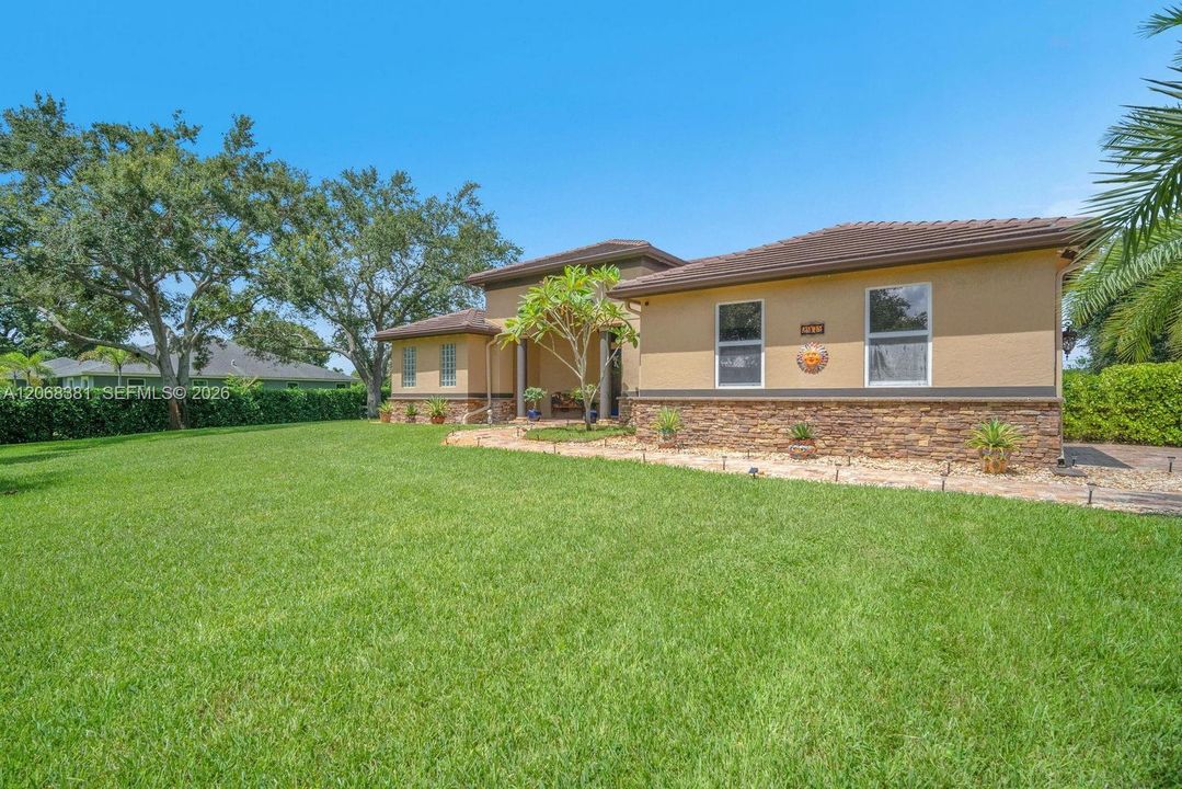 For Sale: $1,300,000 (4 beds, 3 baths, 2590 Square Feet)