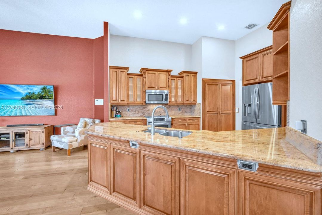 For Sale: $1,300,000 (4 beds, 3 baths, 2590 Square Feet)