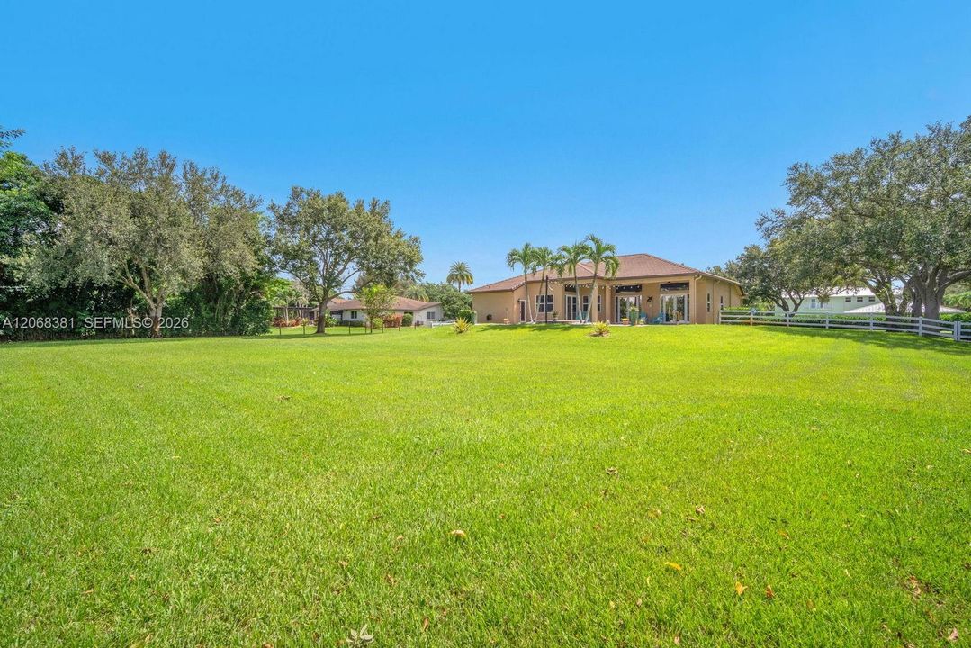 For Sale: $1,300,000 (4 beds, 3 baths, 2590 Square Feet)