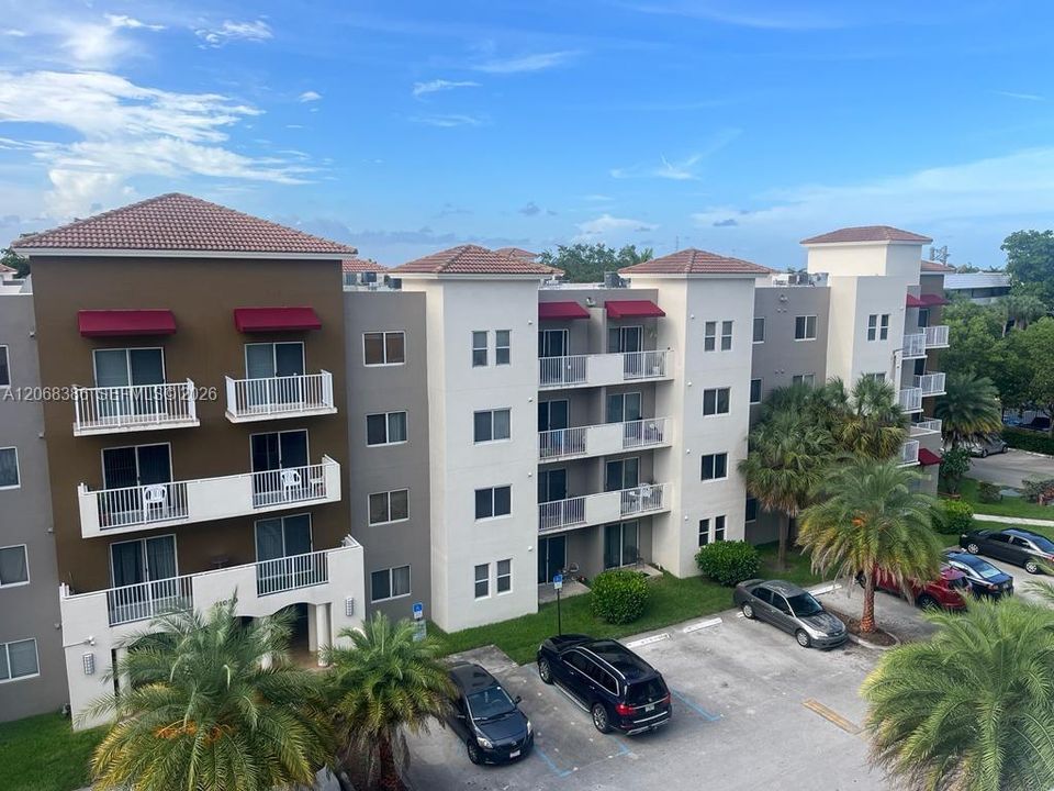 For Rent: $2,000 (2 beds, 2 baths, 809 Square Feet)