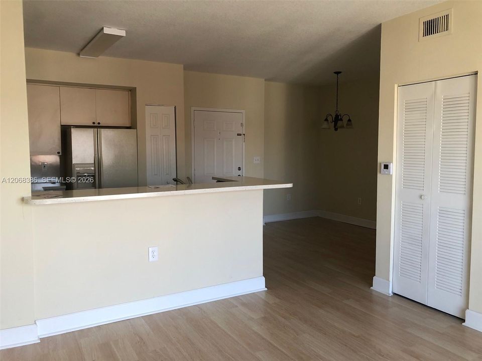 For Rent: $2,000 (2 beds, 2 baths, 809 Square Feet)