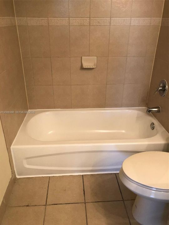 For Rent: $2,000 (2 beds, 2 baths, 809 Square Feet)