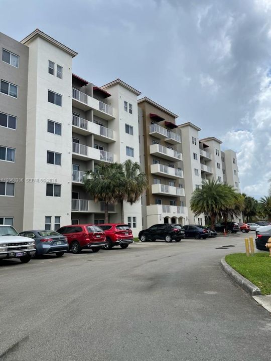 For Rent: $2,000 (2 beds, 2 baths, 809 Square Feet)