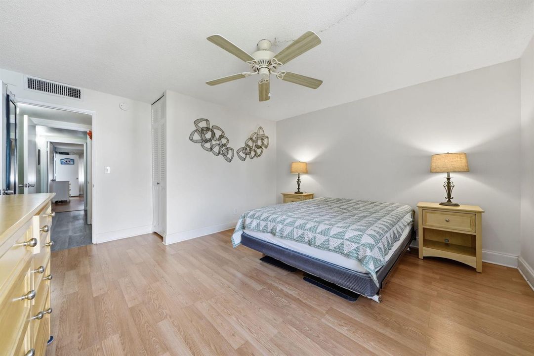 5-web-or-mls-1501-ne-13th-terrace-h12