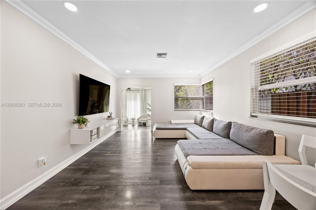 For Rent: $4,500 (3 beds, 2 baths, 1472 Square Feet)