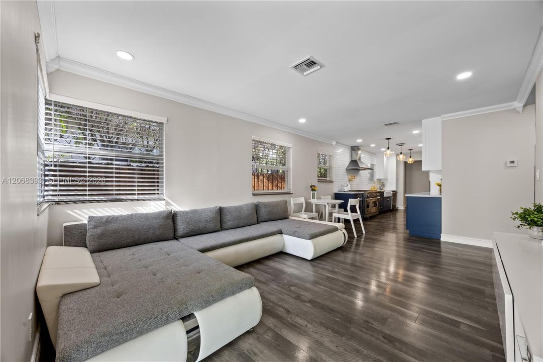For Rent: $4,500 (3 beds, 2 baths, 1472 Square Feet)