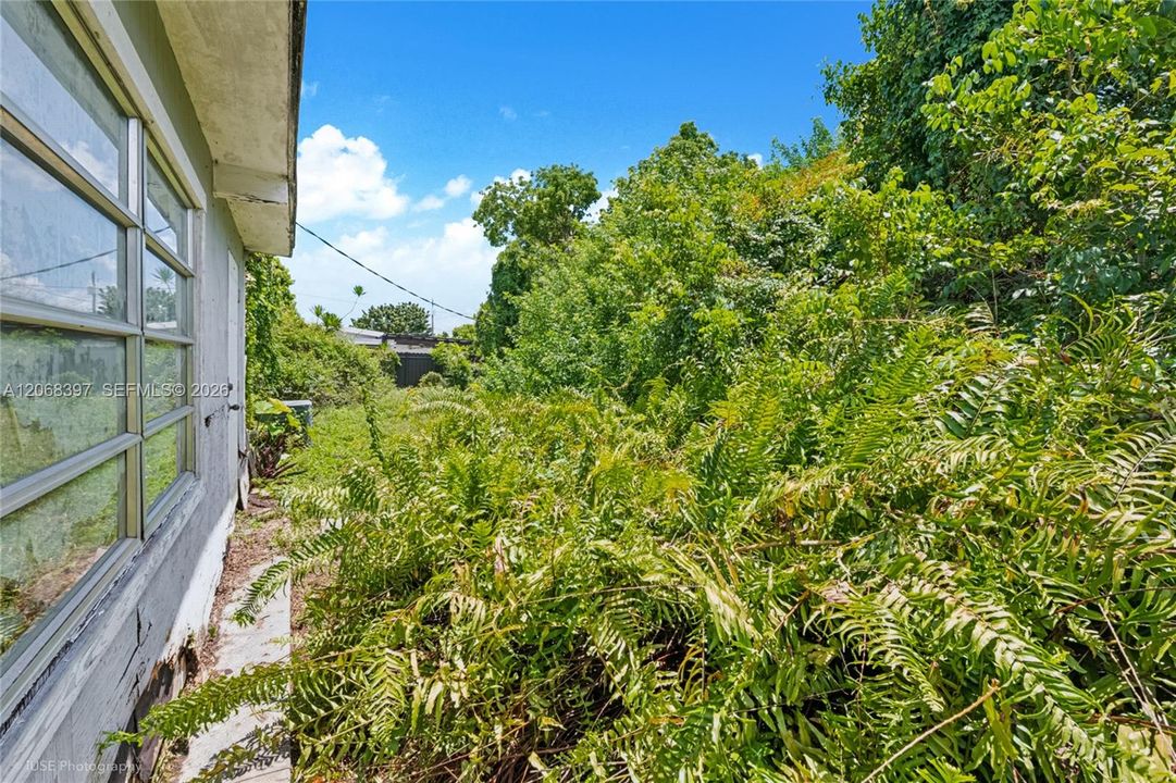 For Sale: $395,000 (3 beds, 2 baths, 1373 Square Feet)