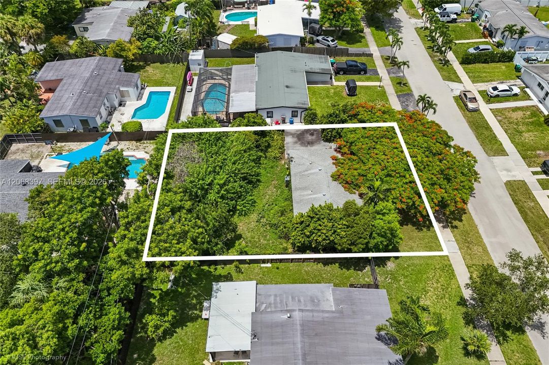 For Sale: $395,000 (3 beds, 2 baths, 1373 Square Feet)
