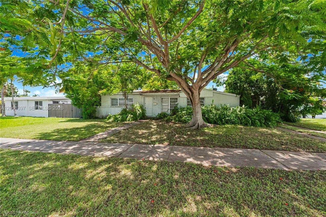 For Sale: $395,000 (3 beds, 2 baths, 1373 Square Feet)