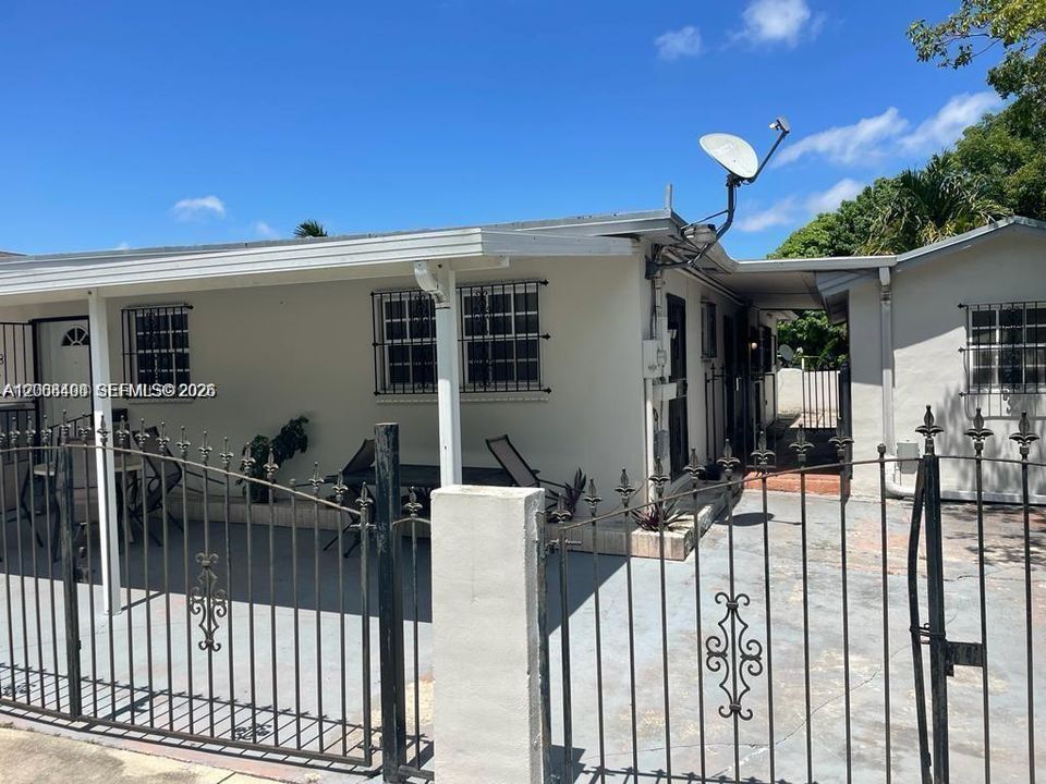 For Rent: $1,000 (1 beds, 1 baths, 3425 Square Feet)