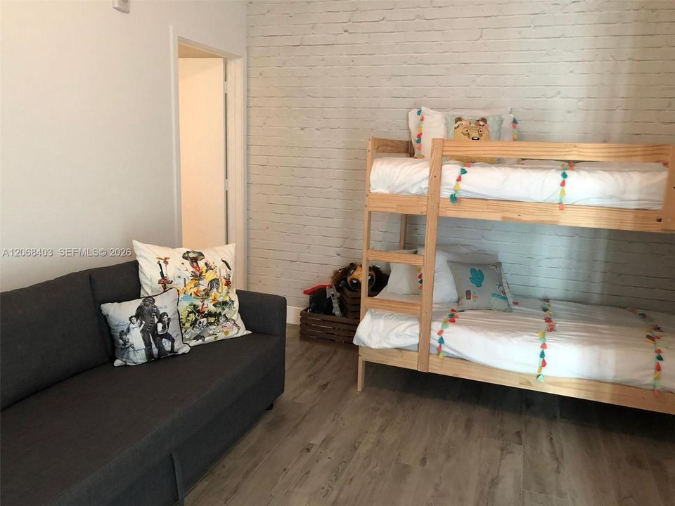 For Sale: $840,000 (2 beds, 2 baths, 1060 Square Feet)