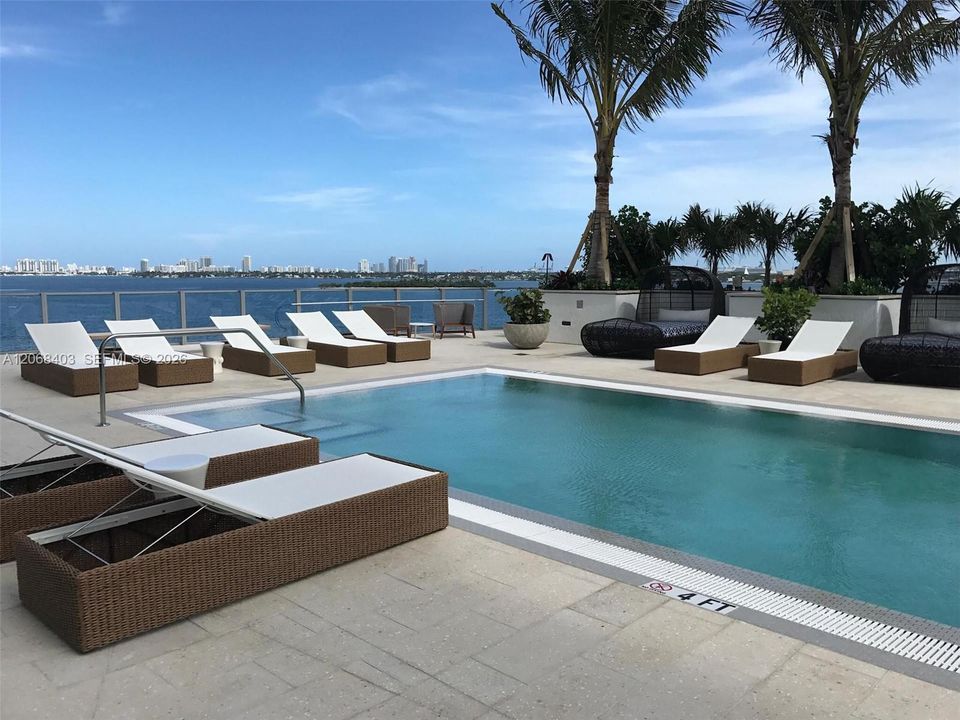 For Sale: $840,000 (2 beds, 2 baths, 1060 Square Feet)