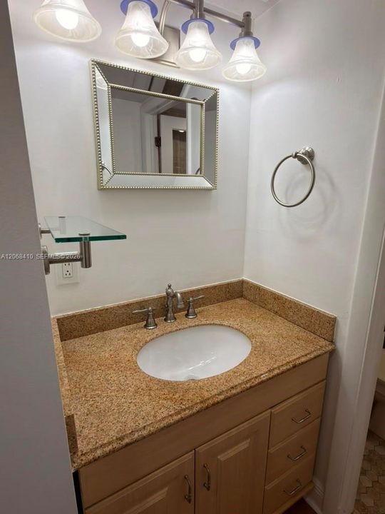 For Rent: $1,875 (1 beds, 1 baths, 787 Square Feet)